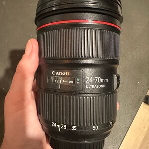 Canon EF 24-70 2.8 ii lens. Great used condition - no scratches.